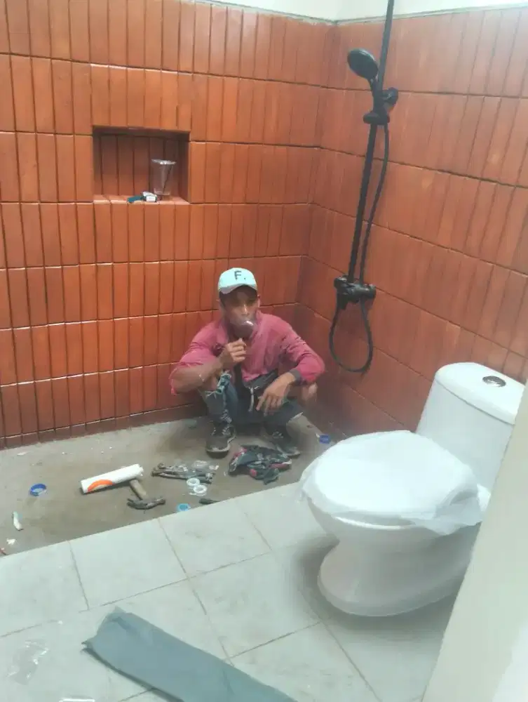 Renovasi rumah dan pemasangan kramik