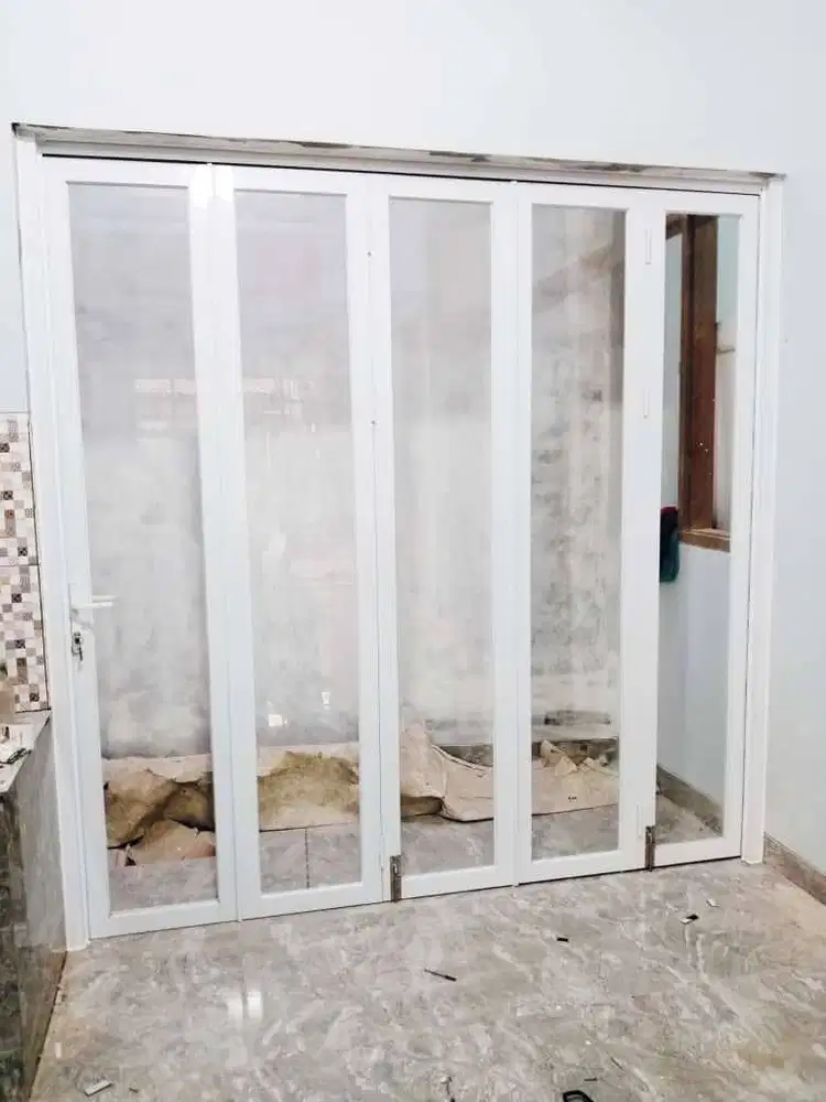 Partisi - Plafon GRC / Gypsum + Kusen Aluminium-Alumunium + WPC-PVC