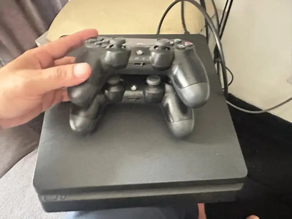 PS 4 Slim Edisi BU