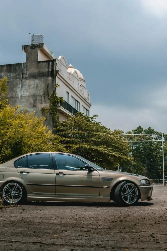 BMW 318i 2004 Bensin