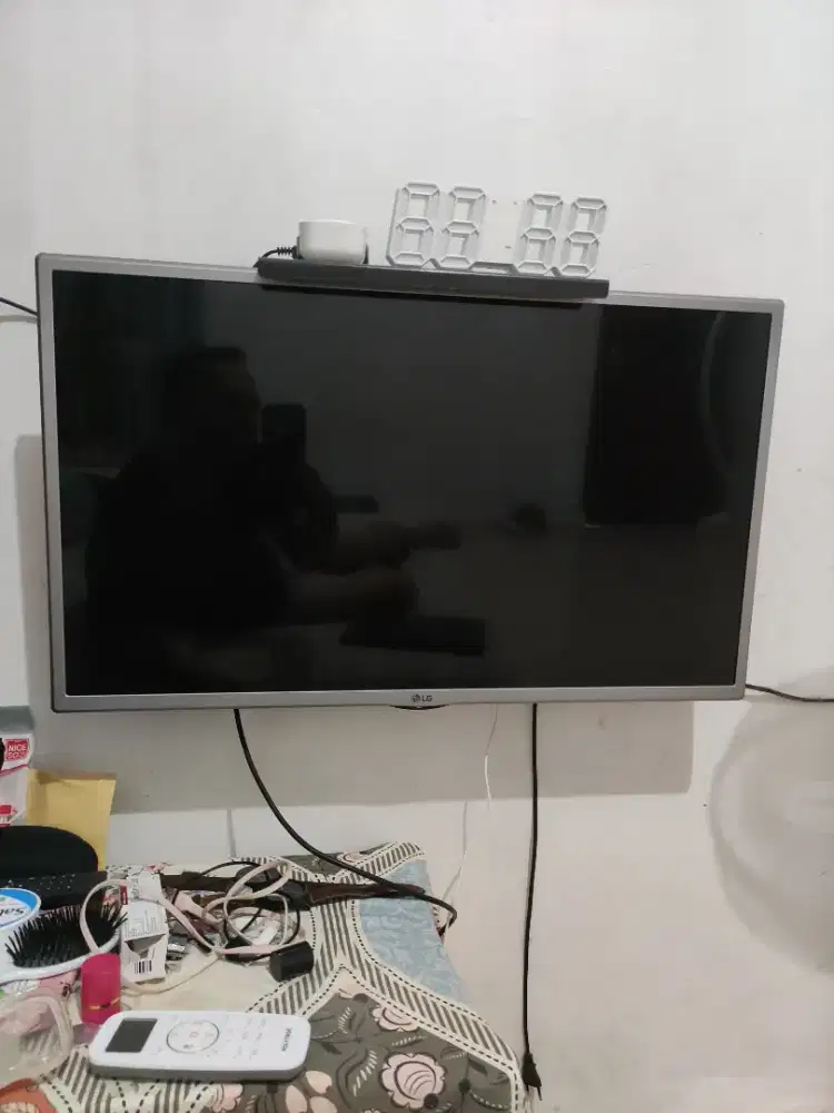 LCD TV merek LG 32 inci