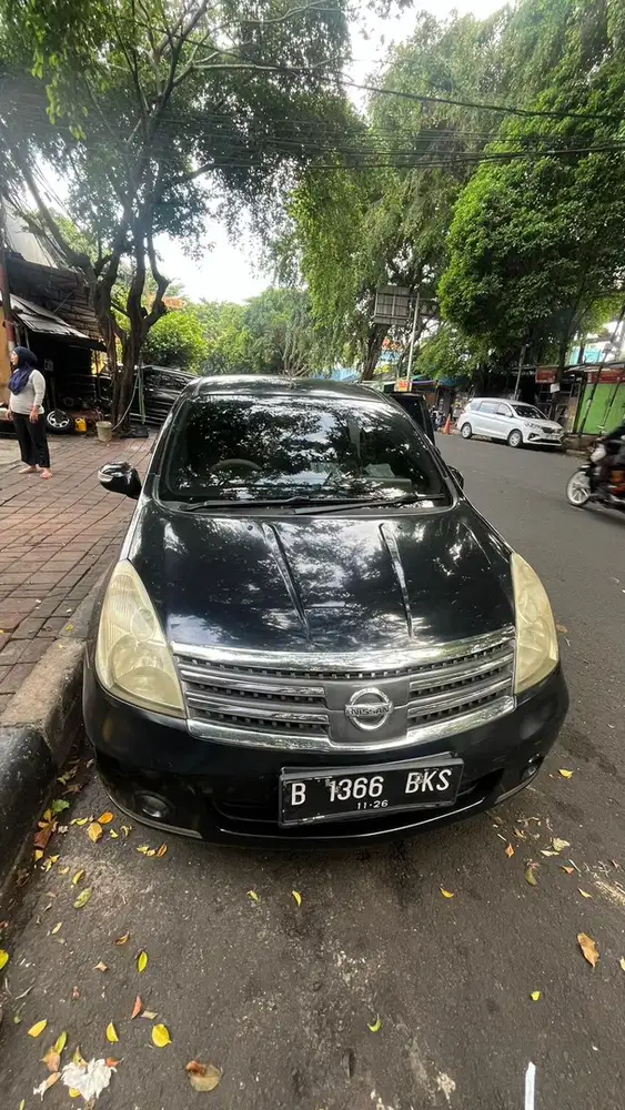 Nissan Livina 2010 Bensin