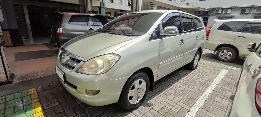 Toyota Kijang Innova 2005 Bensin