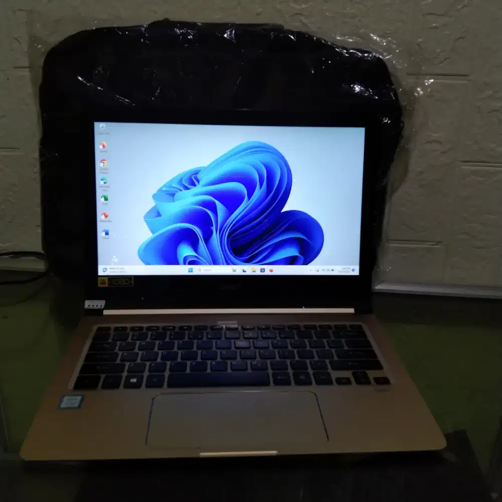 Laptop Acer Swift core i7 ram 8gb sdd nvme 256gb layar fhd