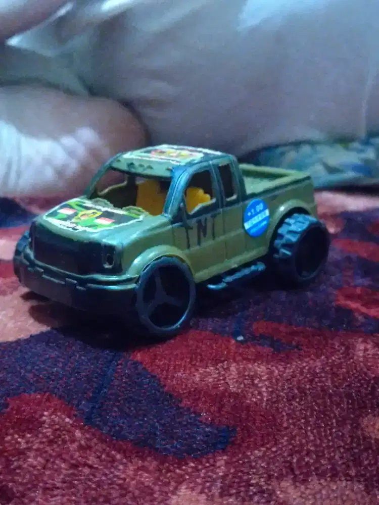 Mobil TNI bekas
