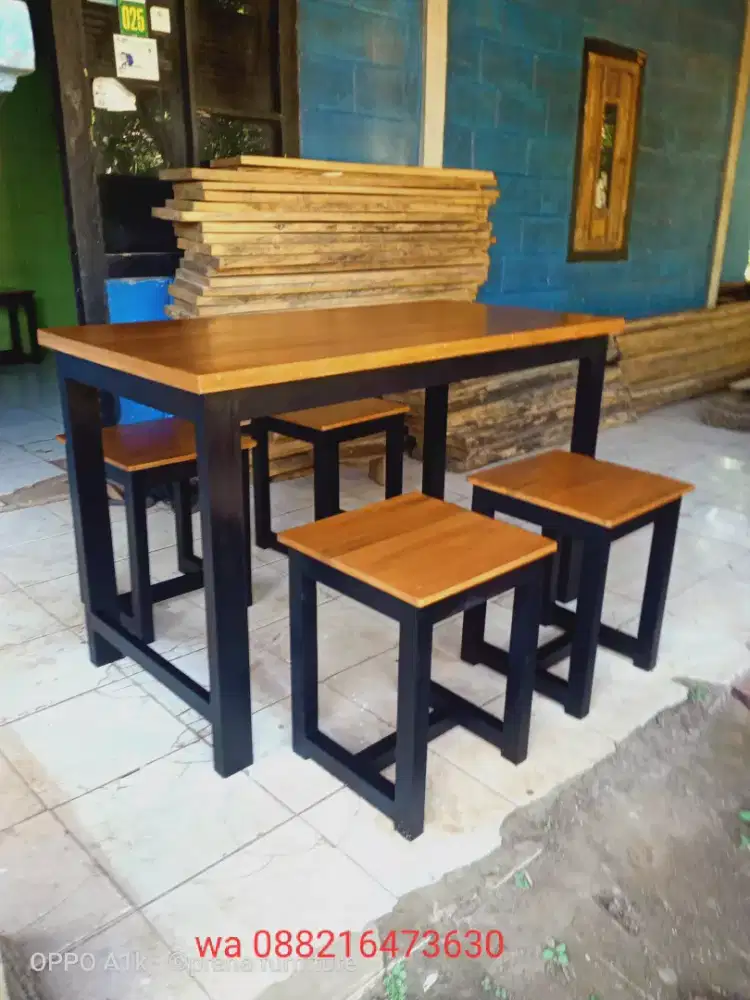 Meja kursi makan warteg dan cafe