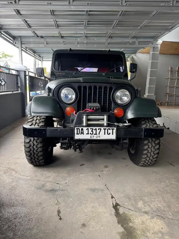 Jeep Willys CJ7 LAREDO