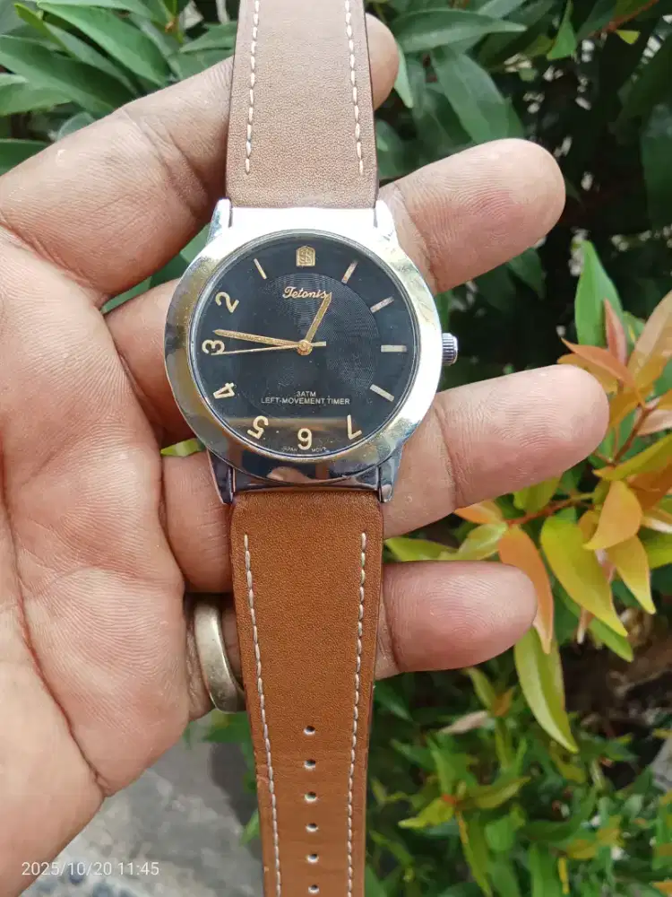 Jam tetonis vintage atau jam gila Quartz