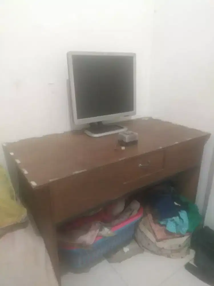 Jual monitor square merk HP 20 inch murah beserta kabel power Dan vga