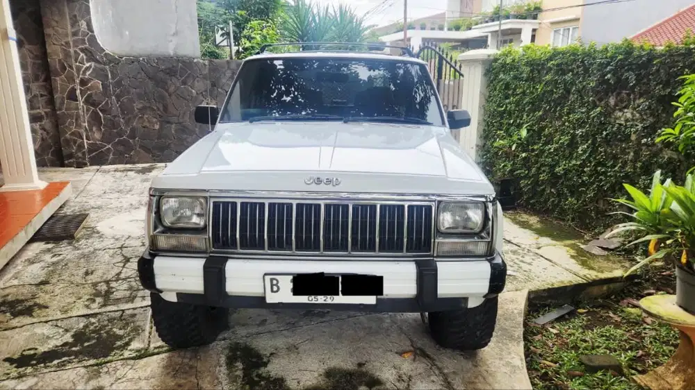 Jeep Cherokee Limited Automatic 4x4 1995 ISTIMEWA