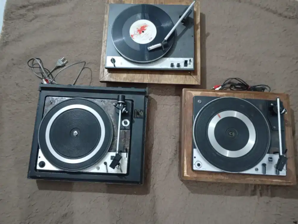 3 buah turntable