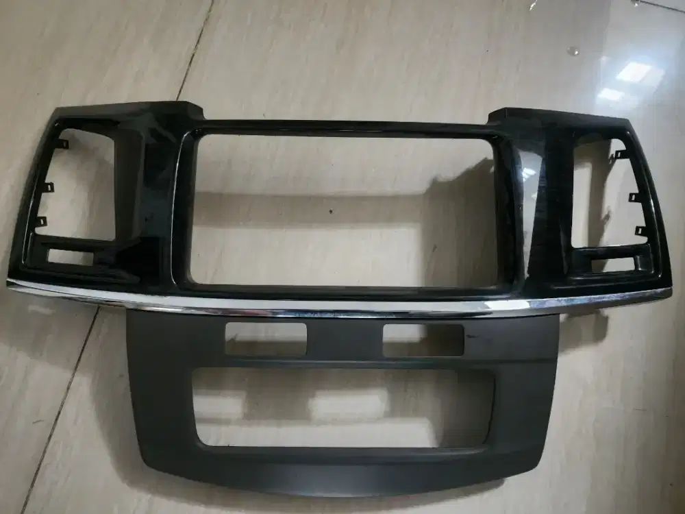 Frame head unit toyota fortuner 2012 2015