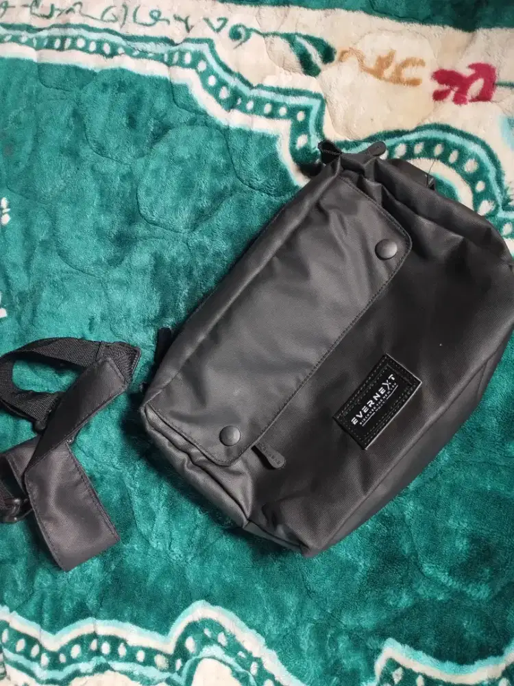 EVERNEXT SLING BAG WATERPROOF