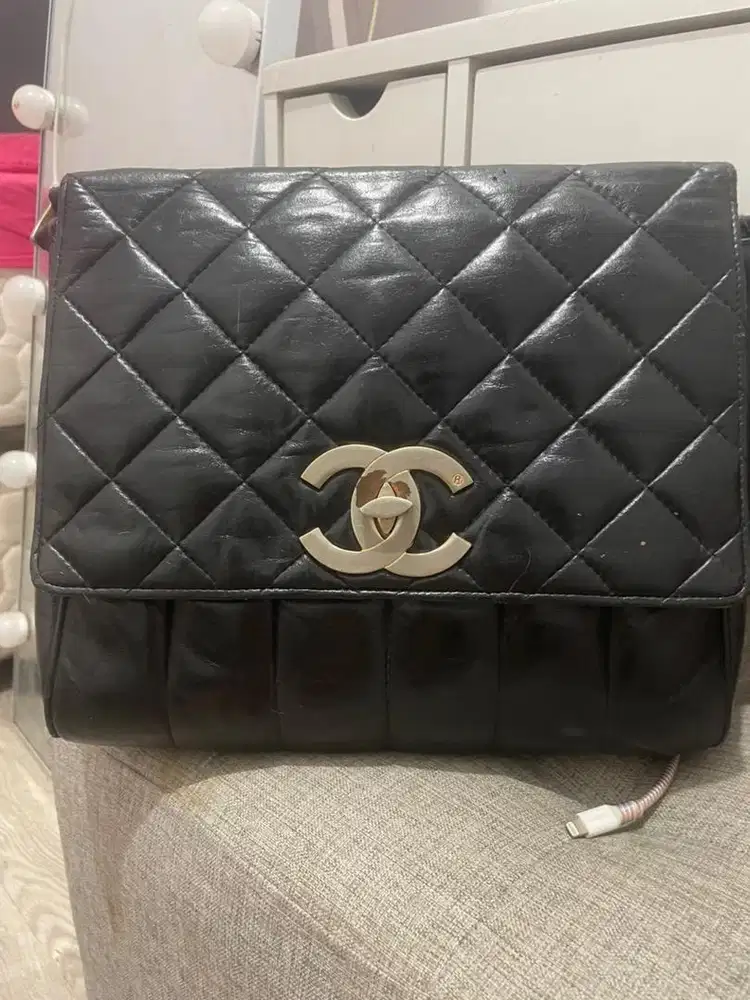 Tas hitam wanita jadul