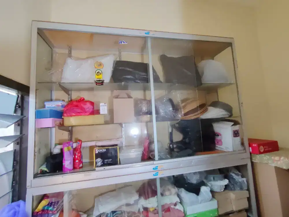 Etalase kaca 1.5 x 2.5 m