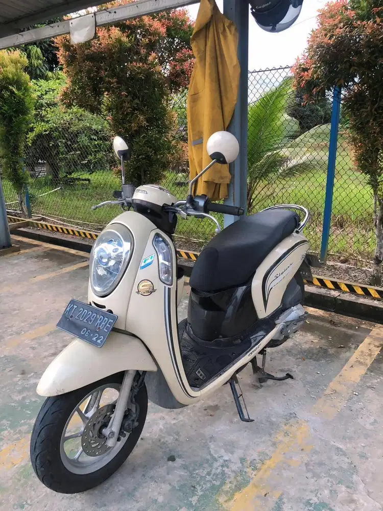 Motor Scoppy Tahun 2016 warna Cream Coklat