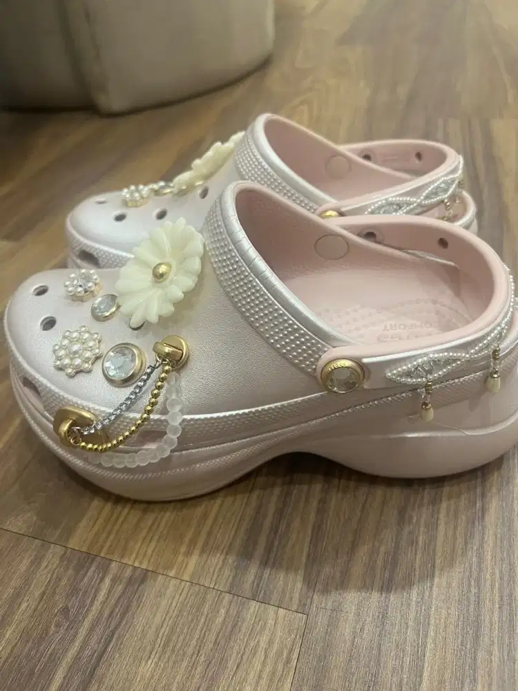 Jual sendal Crocs baru, original Singapore