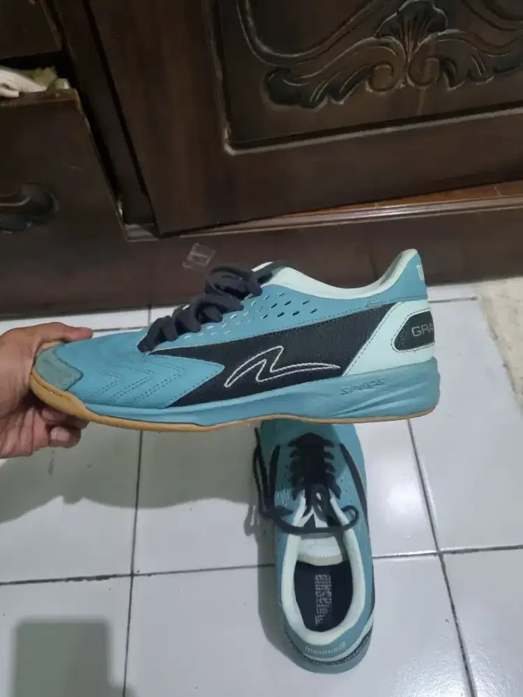 Jual sepatu specs metasala second gurih size 41.