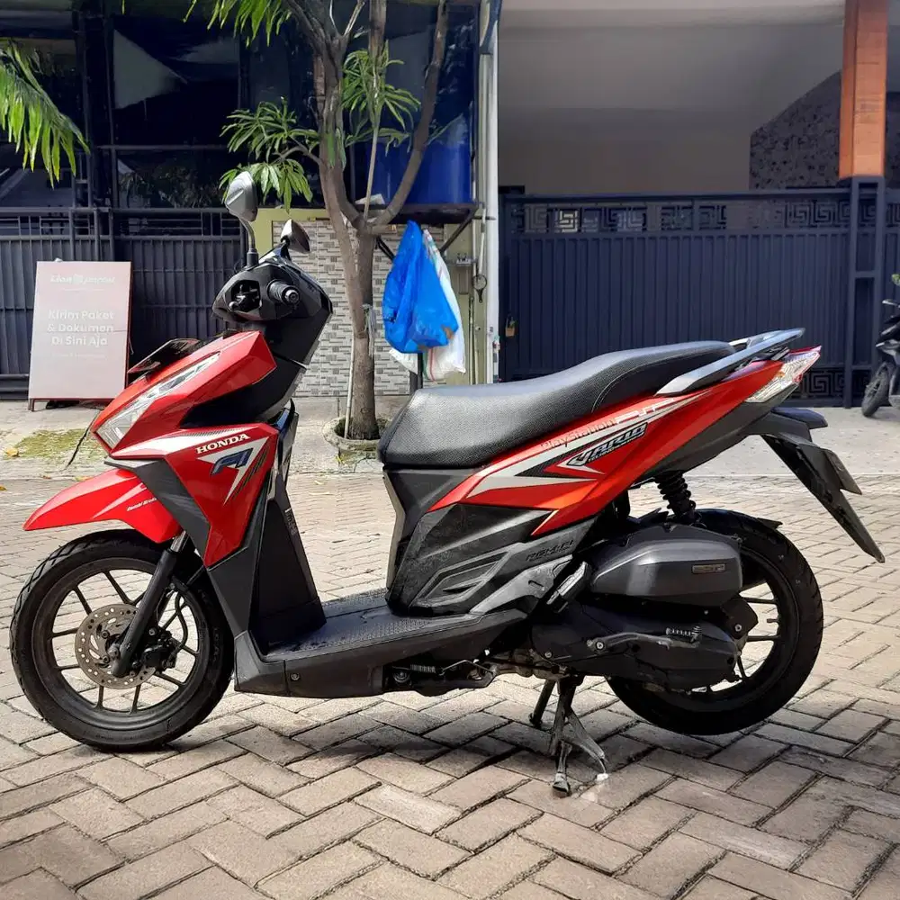 Dijual Motor Honda Vario ( RED LIMITED OFFER ) 2016 13.5Jt.