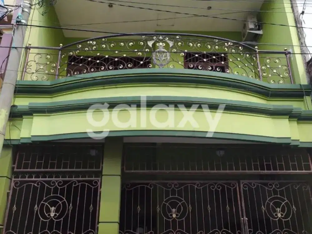 RUMAH  kAPAS MADYA  2 lantai  Dekat Pakuwon city sekolah WM Meer Galaxy Mall ITS