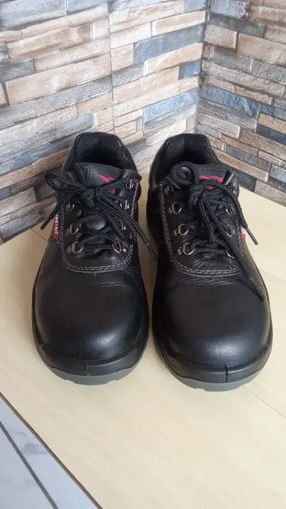 Sepatu safety cheetah