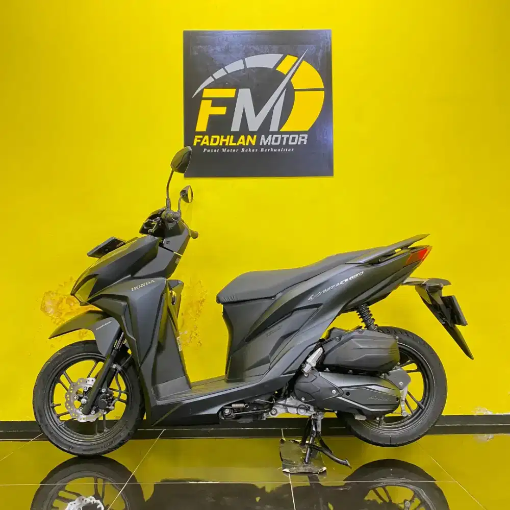 Honda Vario 150 2018 warna hitam pajak hidup keyless