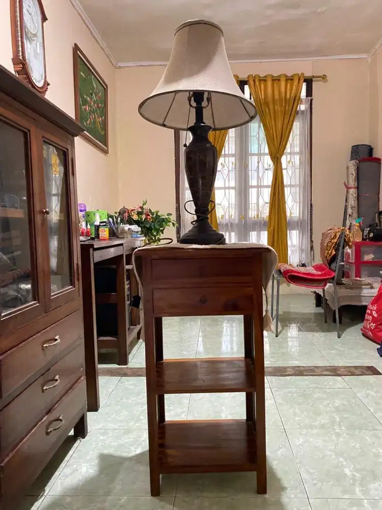 Dijual cepat NEGO. lampu hias + meja kayu jati muda