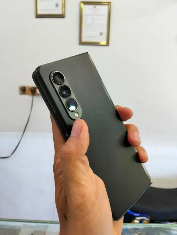 Samsung fold 3 minus layar dalam