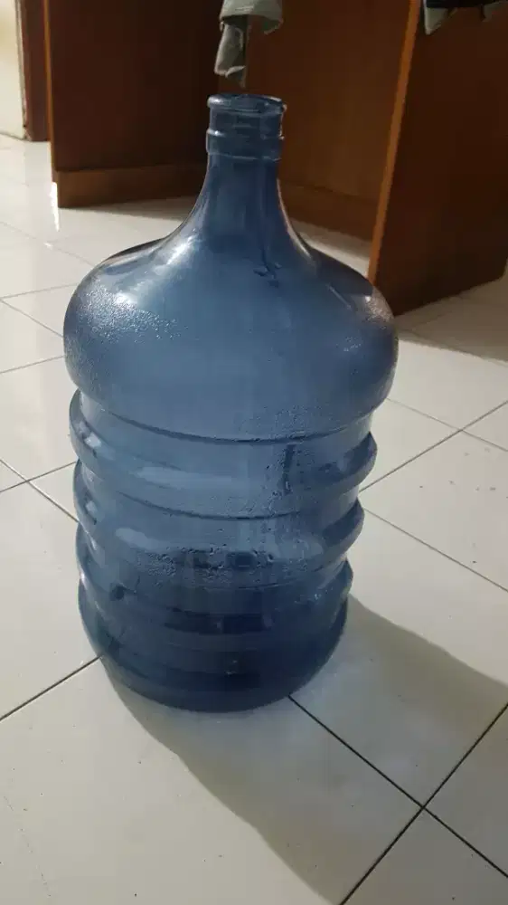1 buah Galon Aqua ( Kosong )