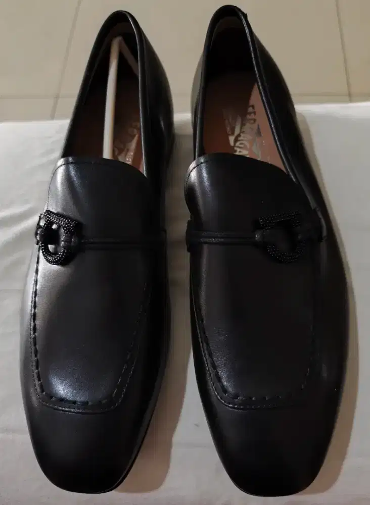 Sepatu Feragamo limited Edition