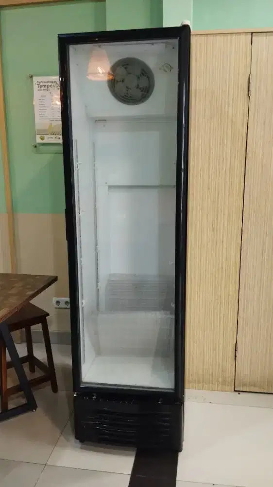 Dijual Kulkas Showcase bekas pemakaian resto 280 liter