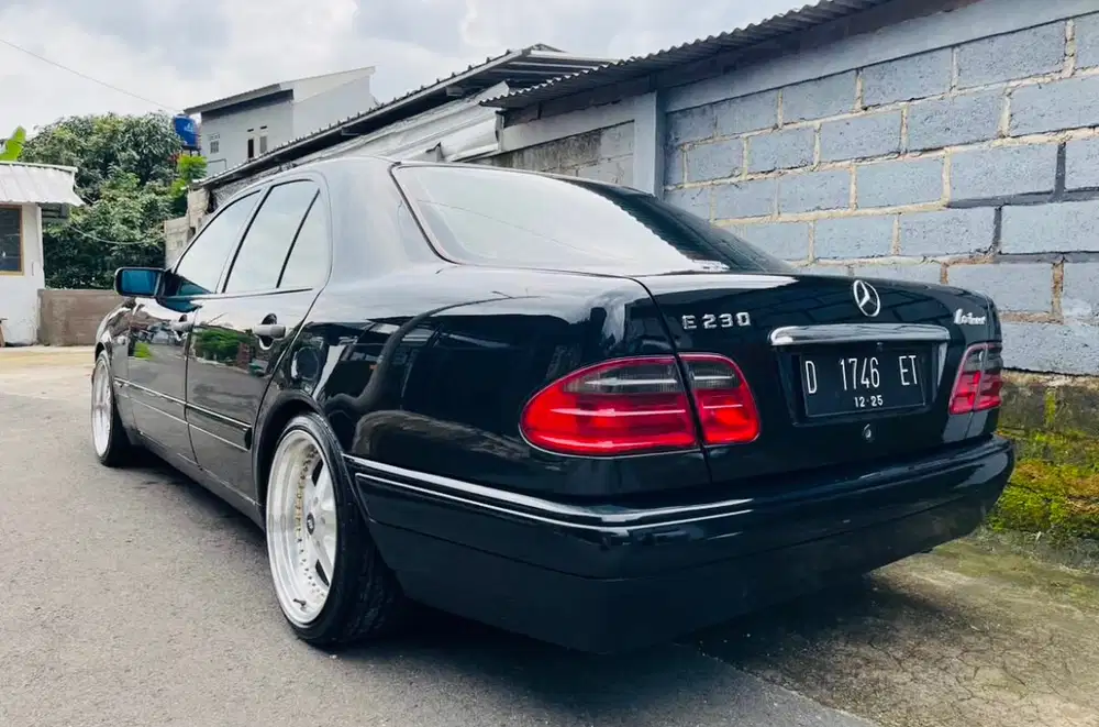 Mercedes-Benz E230 1997 Bensin