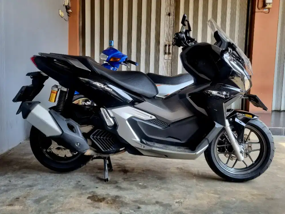 ADV 160 tangan pertama