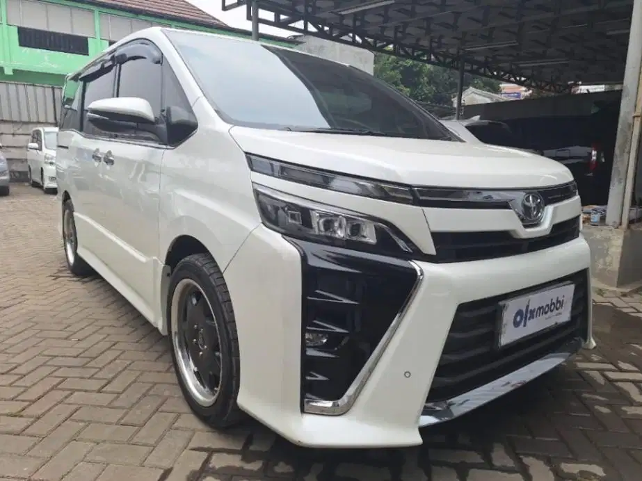 DP RENDAH Toyota Voxy 2.0 Bensin-AT 2020 NZK