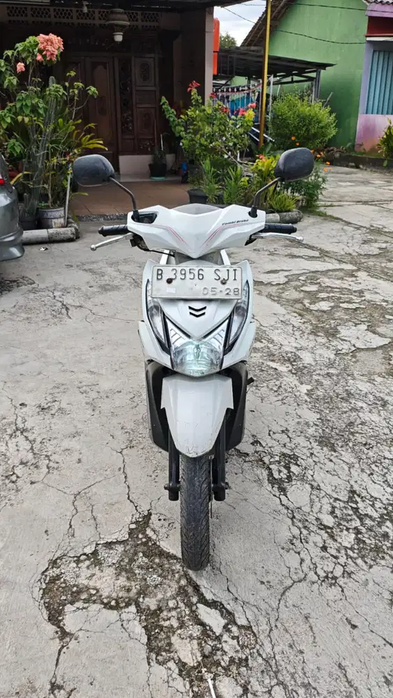 Honda beat putih cbs