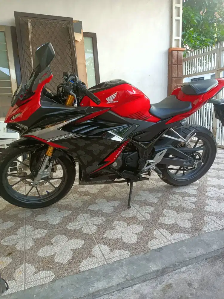 HONDA CBR 150R Tahun 2022 KM DI BAWAH 5000