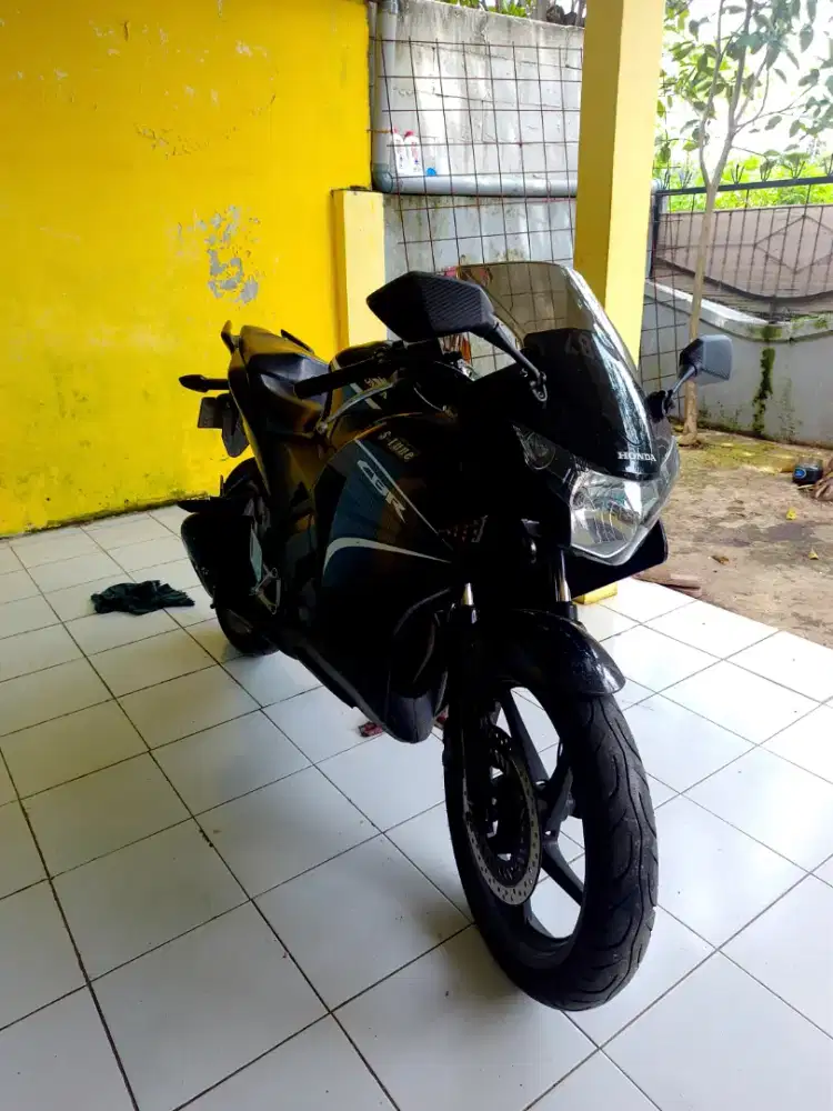 Di jual honda CBR 150 facelif surat lengkap pajak isi