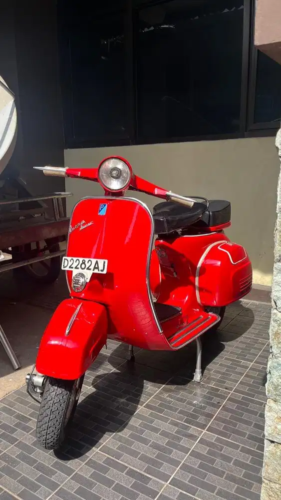 Vespa Super 1966 merah