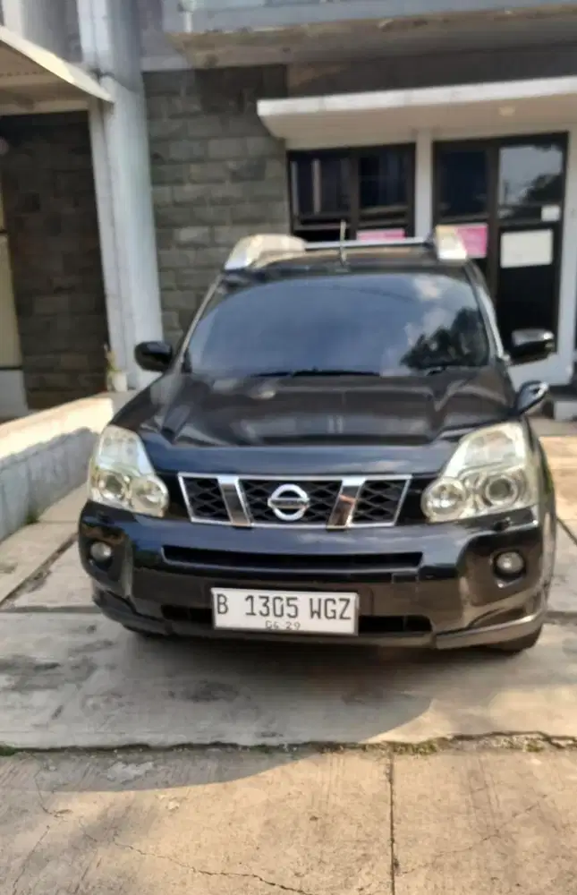 Nissan Xtrail 2,5 XT matic Hitam 2010