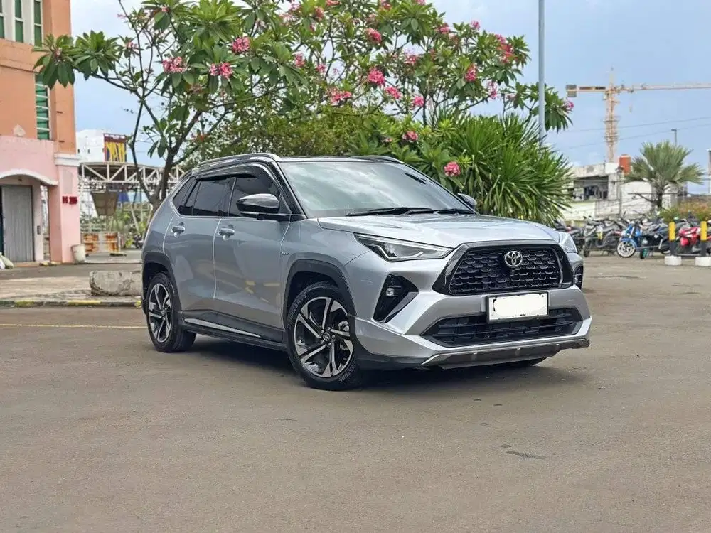 2023 Toyota Yaris Cross 1.5 Hybrid GR TSS Twotone Silver Km 10rb