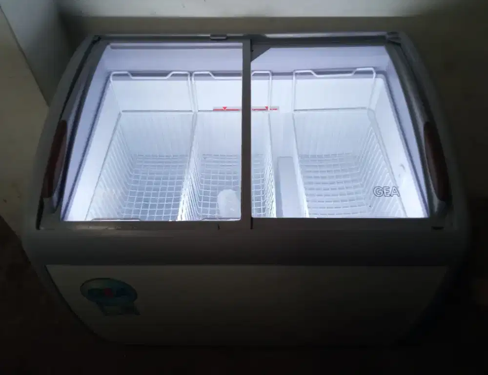 Di Jual Frezeer Slidding kaca Gea