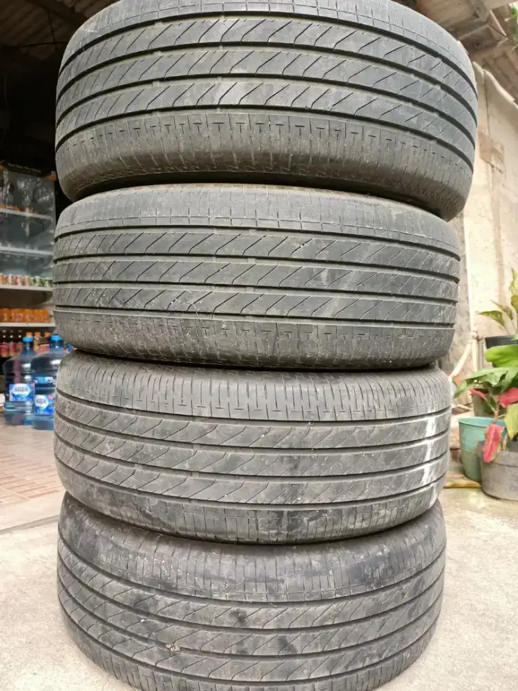 BAN BEKAS SECOND TURANZA 215/55R17