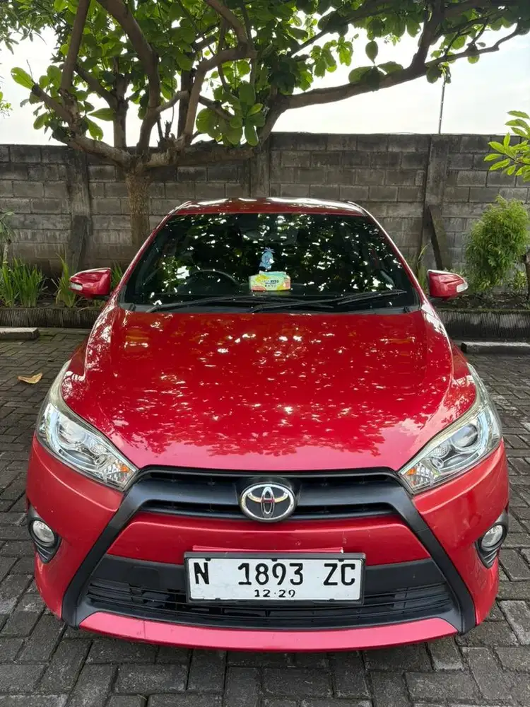 Yaris tipe G warna merah