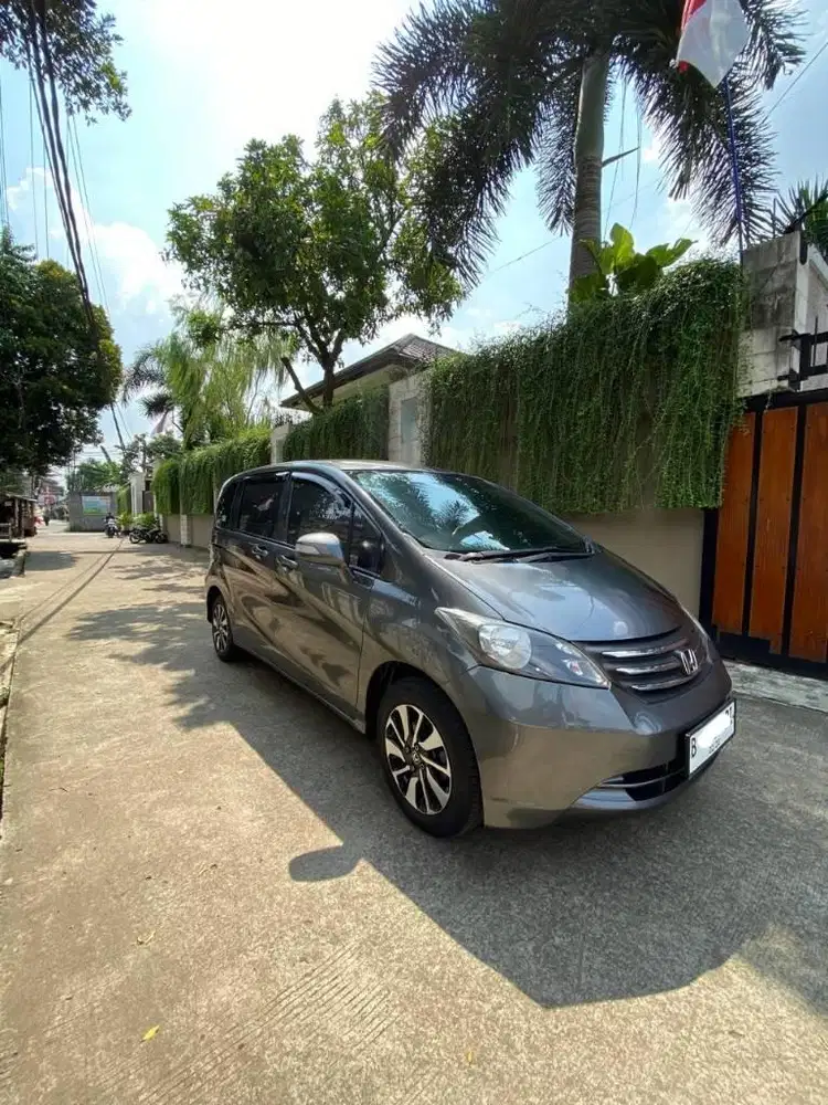 Freed E PSD 1.5 AT 2012