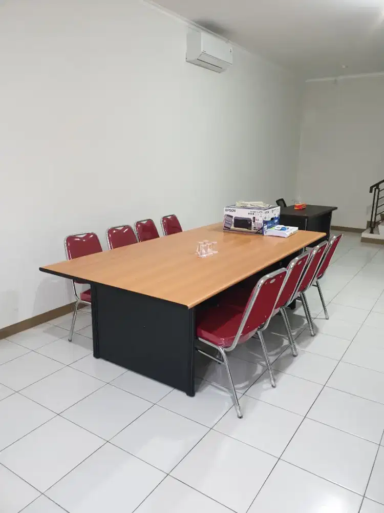 Meja & kursi rapat