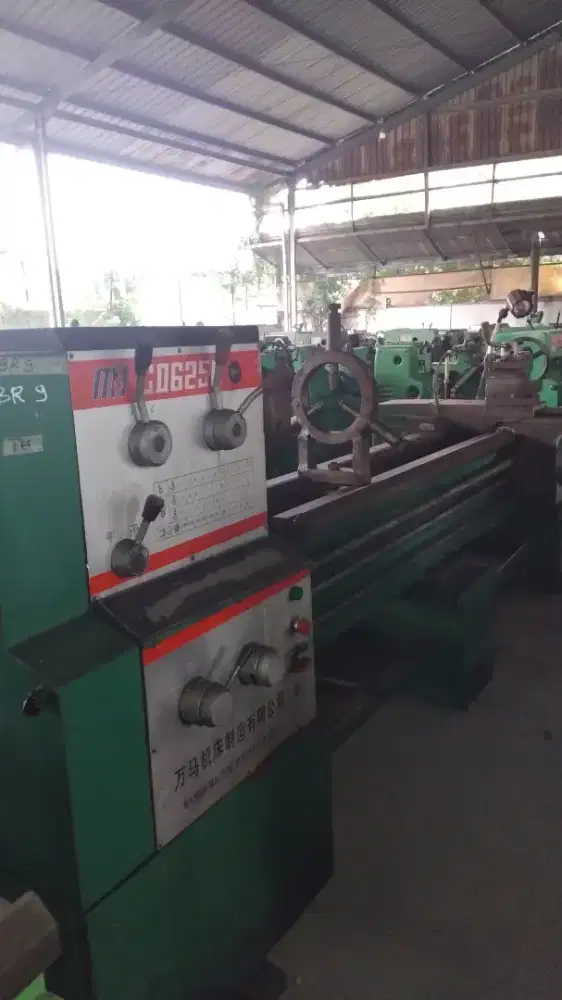 DIJUAL MESIN BUBUT CD6250 2000M