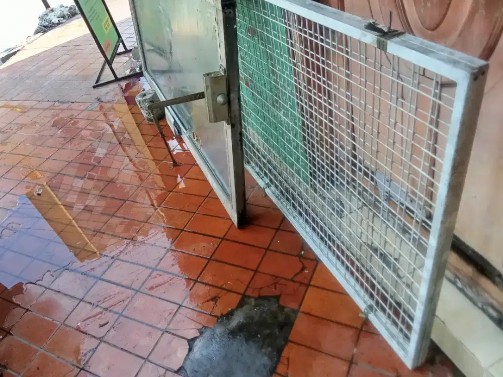 Besi kotak kotak untuk cantolan. Barang murah