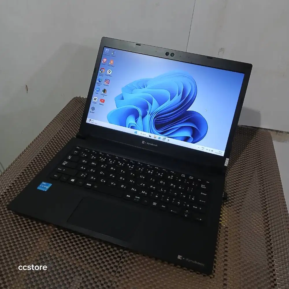 Laptop bekas Jepang mulus Toshiba dynabook S73 intel core i3 gen 11
