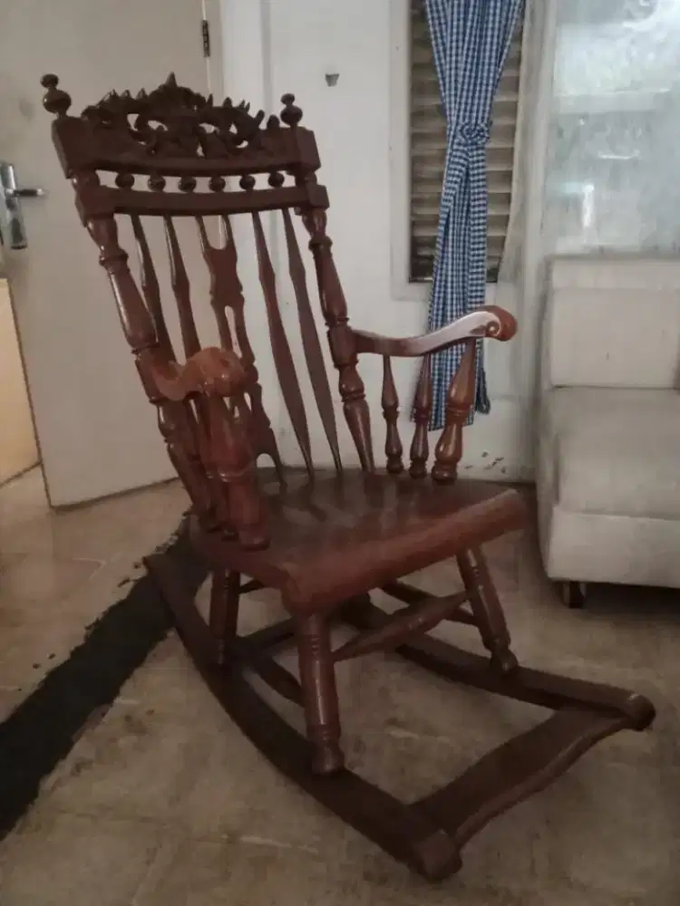 Kursi goyang (kayu jati)