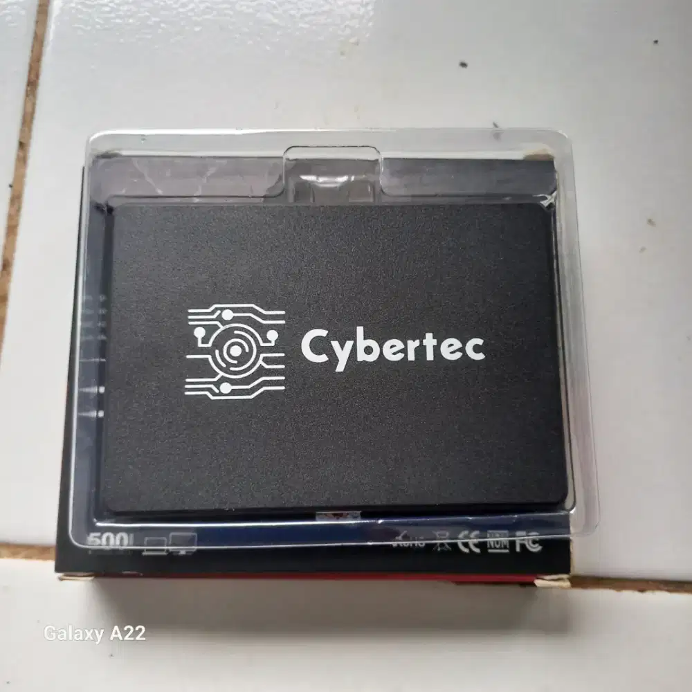 SSD Cybertech 256GB dan Memory 2 keping (2 x 8GB) DDR3L normal